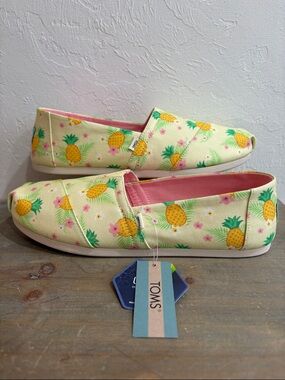 NWT Toms Pineapple Paradise Print Slip On Shoes Size 11